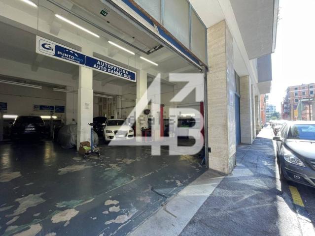 Locale in vendita di 300 m² in Via Amerigo Vespucci, 4