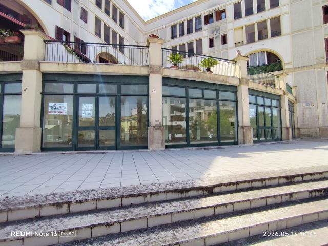 Locale in vendita di 300 m² in Via Alessandro Manzoni