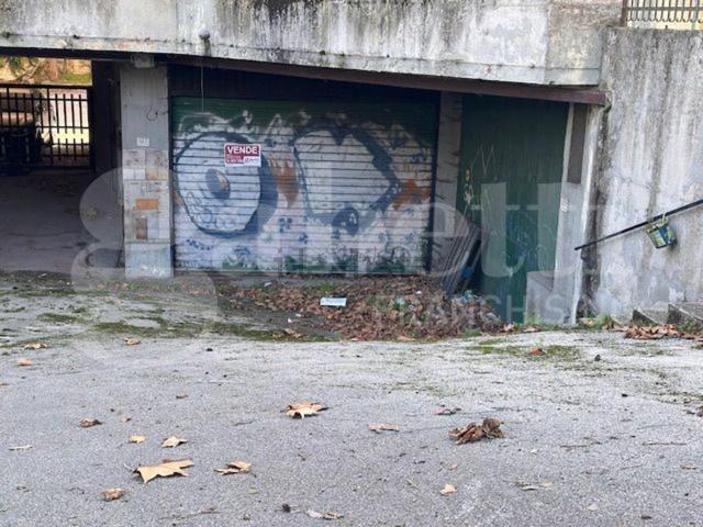 Locale in vendita di 300 m² in Via Appia
