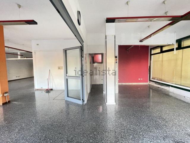 Locale in vendita di 300 m² in Via Asseggiano