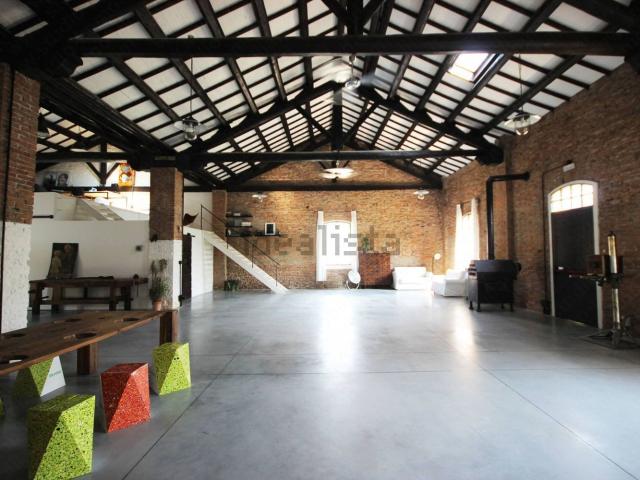 Locale in vendita di 300 m² in Via G. Ferrari, 2