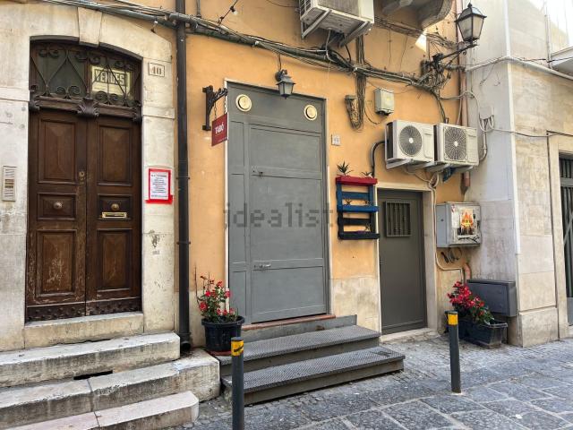 Locale in vendita di 300 m² in Via Giuseppe Catalano, 8