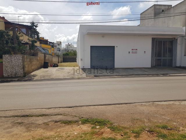 Locale in vendita di 300 m² in Via Giordano Bruno, 33