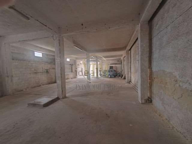 Locale in vendita di 300 m² in Via dei Normanni