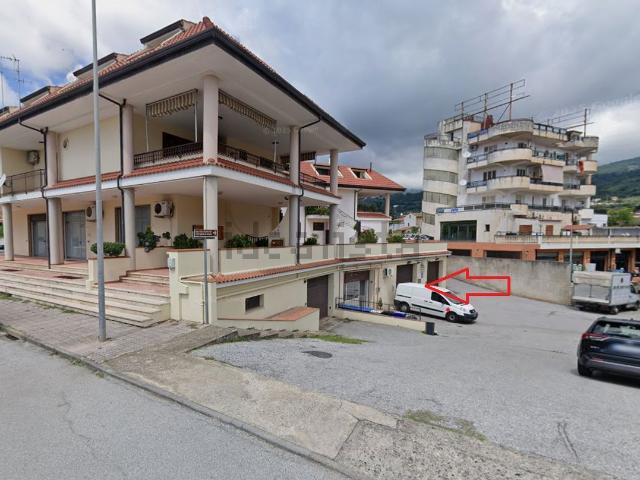 Locale in vendita di 300 m² in Via dei Glicini, 15