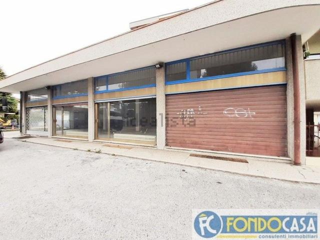 Locale in vendita di 300 m² in Via delle Caserme