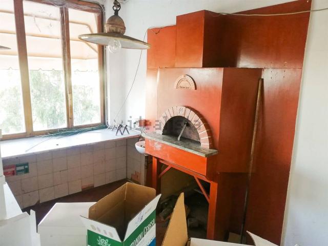 Locale in vendita di 300 m² in Via di Villamagna