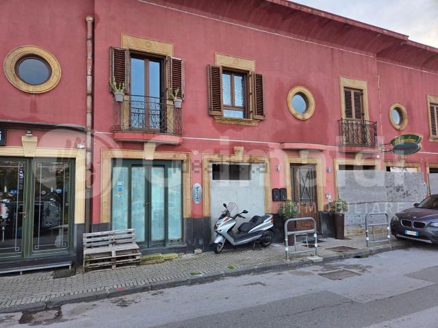 Locale in vendita di 300 m² in Via Lago Grande