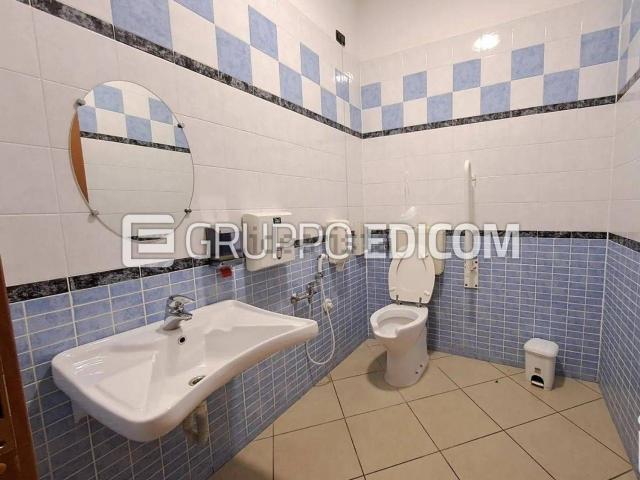 Locale in vendita di 300 m² in Via Leonardo Da Vinci