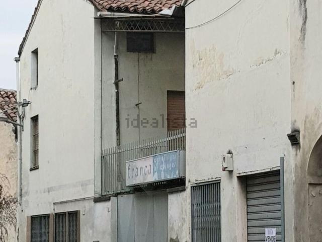 Locale in vendita di 300 m² in Via Luigi Pasino, 4