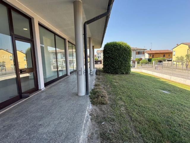 Locale in vendita di 300 m² in Via Monsignor Marchesani, 25