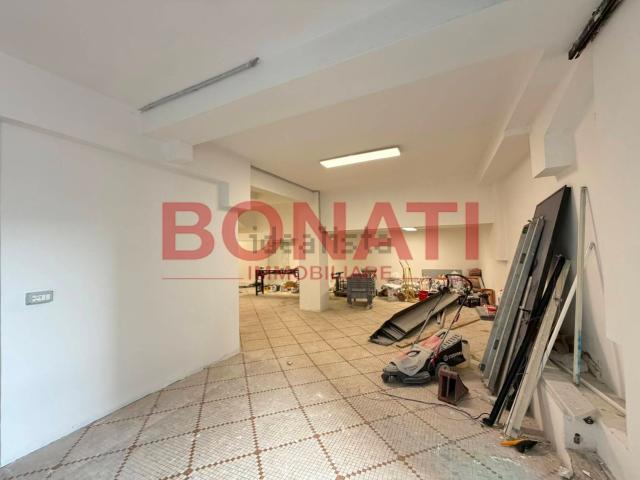 Locale in vendita di 300 m² in Via Monviso, 25