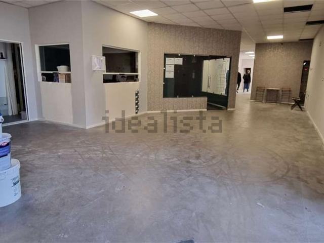 Locale in vendita di 300 m² in Via Novaluce