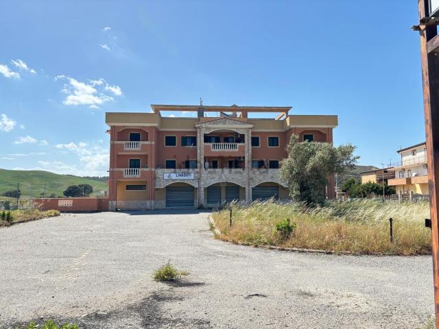 Locale in vendita di 300 m² in Via Nazioni Unite, 106
