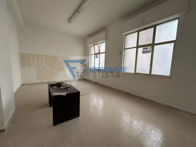 Locale in vendita di 300 m² in Via Sofio Ferrero