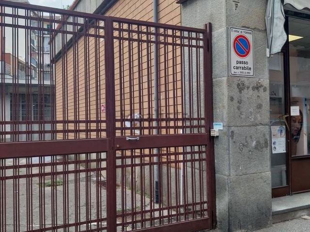 Locale in vendita di 300 m² in Via Sagra San Michele, 46