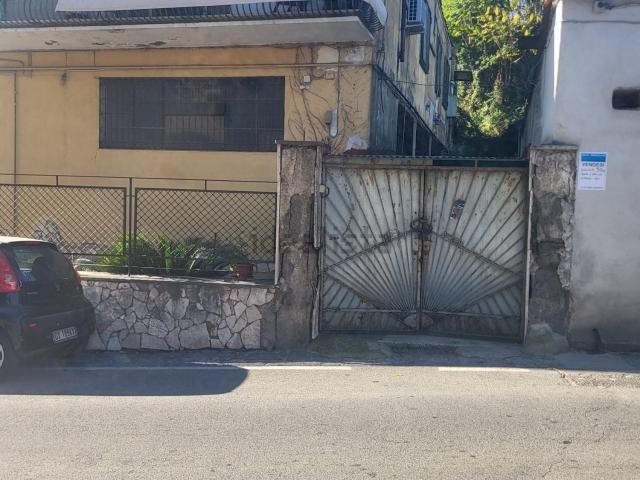 Locale in vendita di 300 m² in Via Ponti Rossi