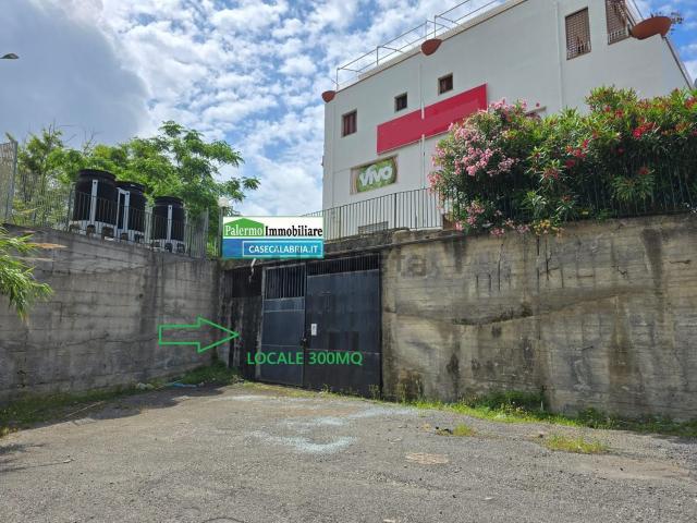 Locale in vendita di 300 m² in Via Paneduro, 146
