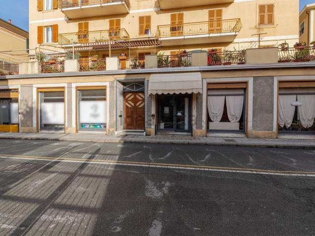 Locale in vendita di 300 m² in Via Piacenza