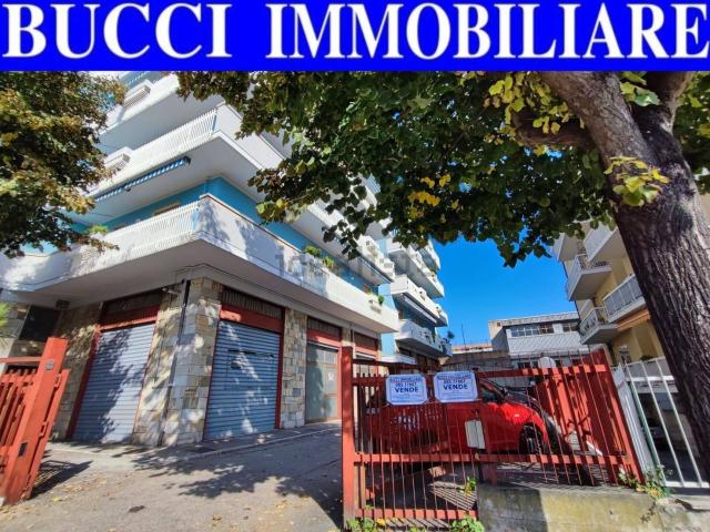 Locale in vendita di 300 m² in Via Pian delle Mele, 16
