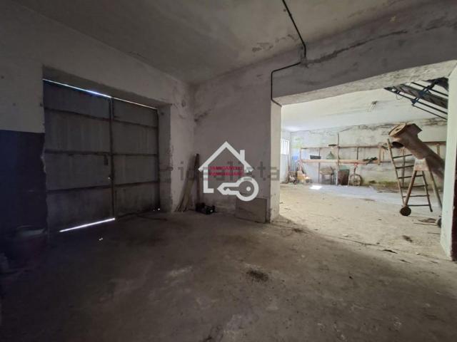 Locale in vendita di 300 m² in Via Provinciale