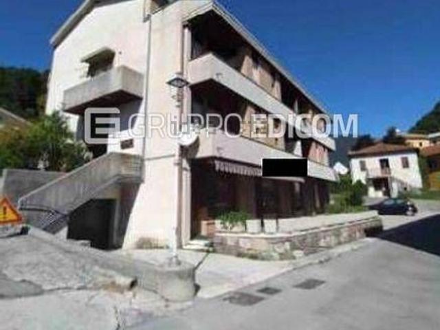 Locale in vendita di 300 m² in Via Rujo