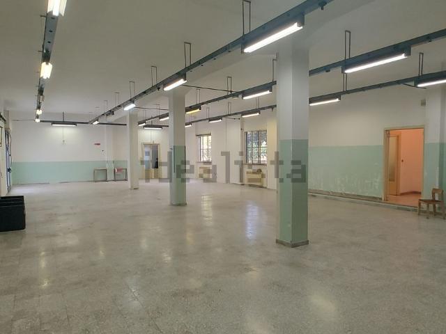 Locale in vendita di 300 m² in Via Zara