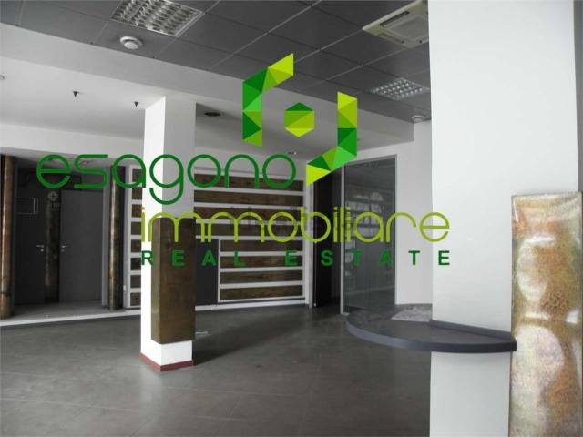 Locale in vendita di 300 m² in Viale Teracati