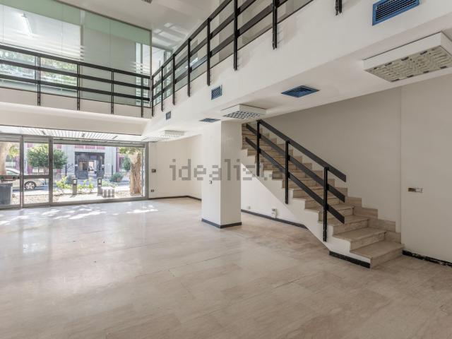 Locale in vendita di 300 m² in Viale Trieste, 39
