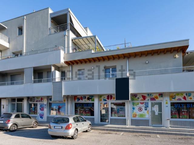 Locale in vendita di 300 m² in Viale Venezia, 15