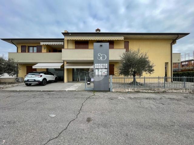 Locale in vendita di 300 m² in Viale H. Dunant, 61