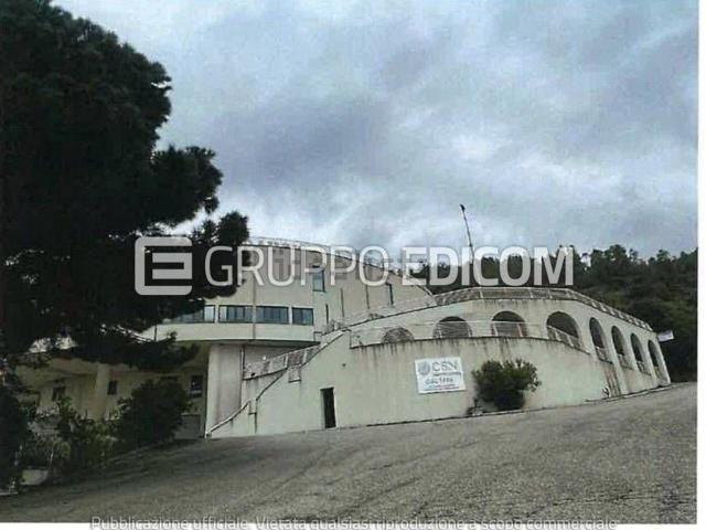 Locale in vendita di 300 m² in Contrada Umbro