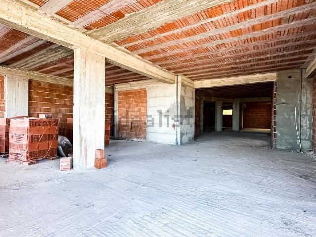 Locale in vendita di 300 m² in Contrada Minà