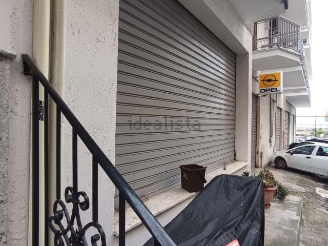 Locale in vendita di 300 m² in Salita Stazione Santa Caterina, 11