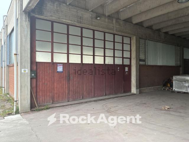 Locale in vendita di 300 m² in Strada Statale per Voghera