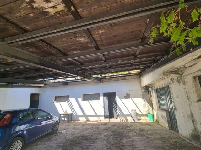 Locale in vendita di 301 m² in Via Moscarola