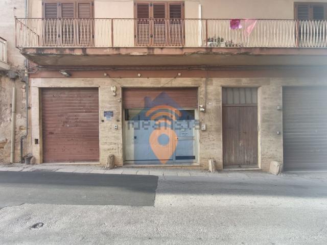 Locale in vendita di 301 m² in Via Quintino Sella