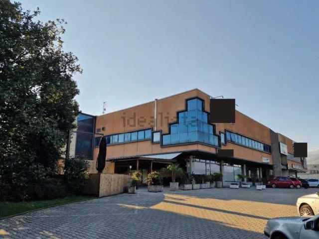 Locale in vendita di 301 m² in Via Zona Industriale