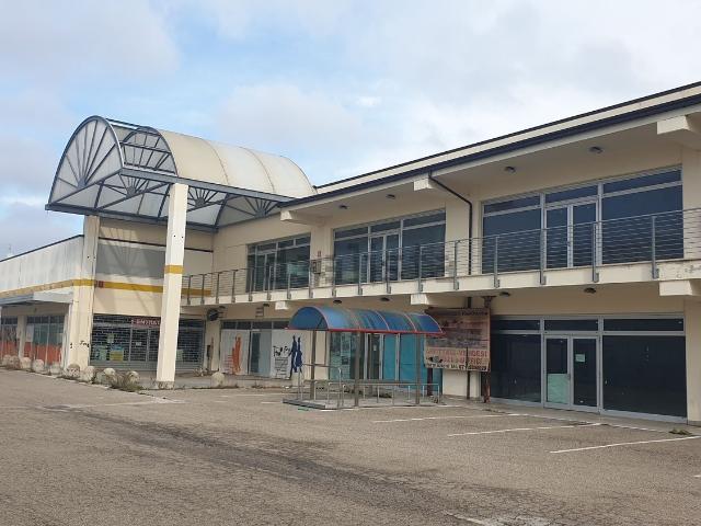 Locale in vendita di 3030 m² in Via VAL TIBERINA,120, 120