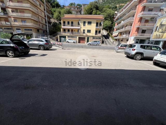 Locale in vendita di 303 m² in Via Gaetano di Biasio, 51