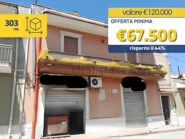 Locale in vendita di 303 m² in Via Pisa, 15