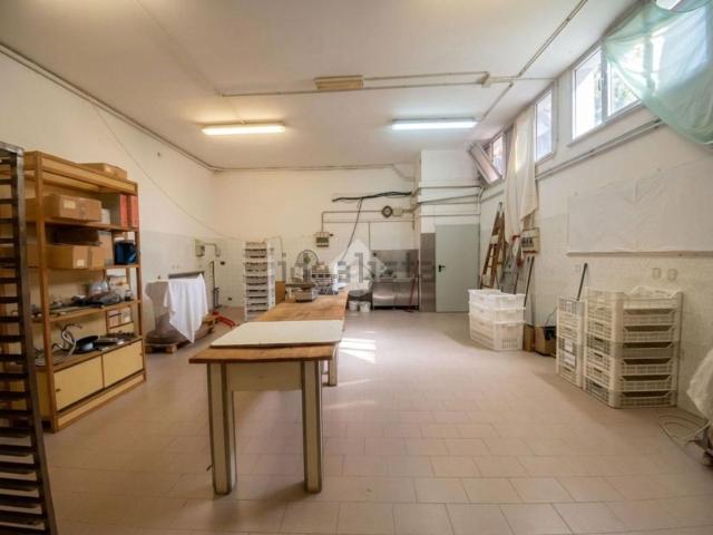 Locale in vendita di 304 m² in Via Giuseppe Garibaldi, 9