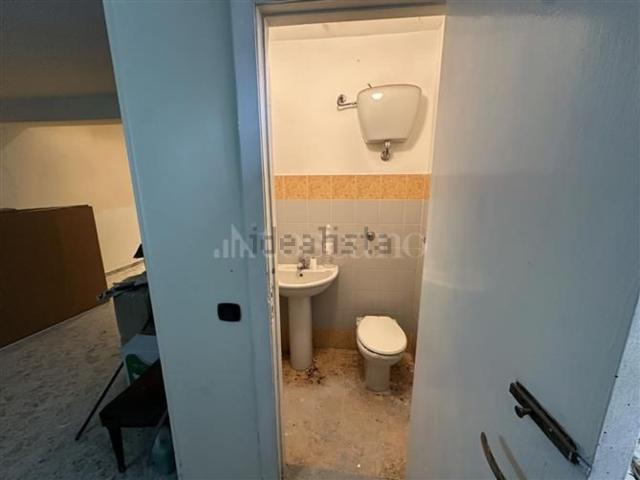 Locale in vendita di 304 m² in Via Scipione Crisanzio