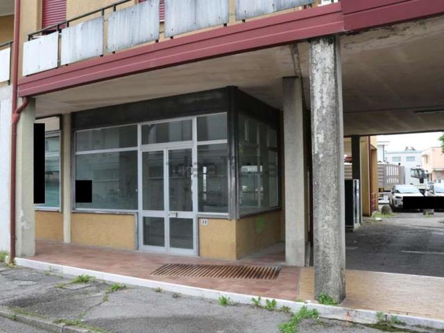 Locale in vendita di 304 m² in Via Ugo la Malfa