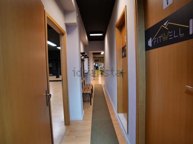 Locale in vendita di 305 m² in Via ROMA E VIA 12 TRAVERSA