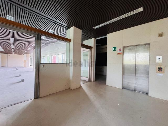 Locale in vendita di 305 m² in Viale Forze Armate