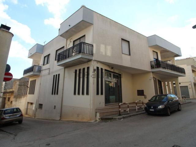 Locale in vendita di 306 m² in Via KENNEDY