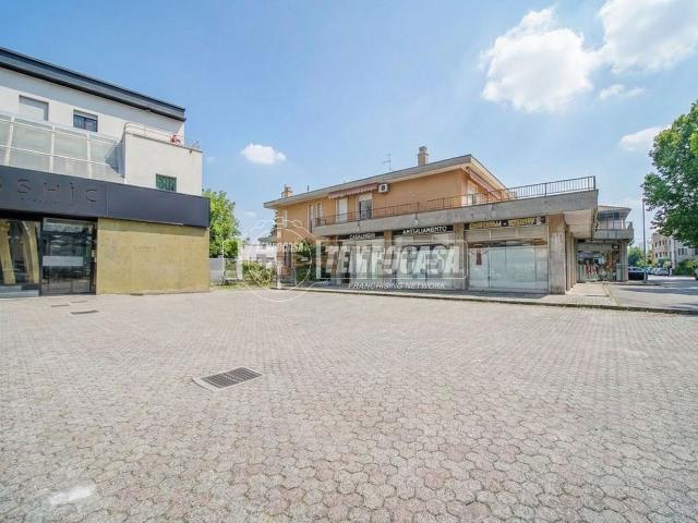 Locale in vendita di 307 m² in Via Giuseppe Mazzini, 21
