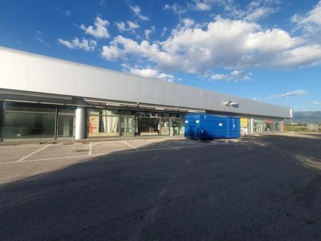 Locale in vendita di 308 m² in Via Giorgio Vasari