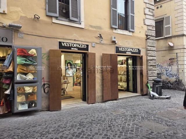Locale in vendita di 308 m² in Via dei Giubbonari, 52